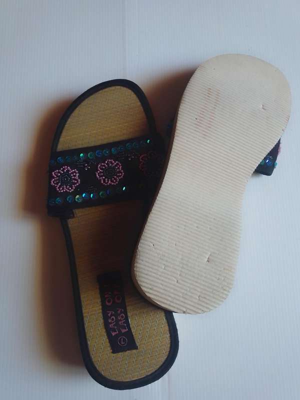Ladies Easy on Easy Off Shoes (Size 7)