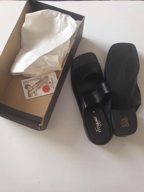 Shoes Froggie Combo (Size 8)
