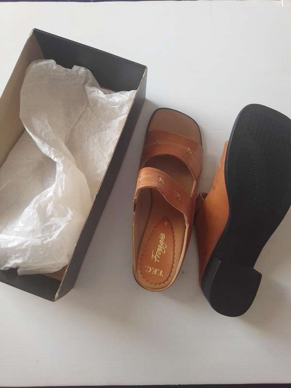 Shoes Froggie Combo (Size 8)