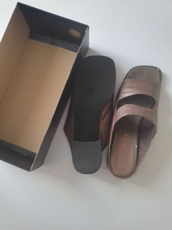 Shoes Froggie Combo (Size 8)