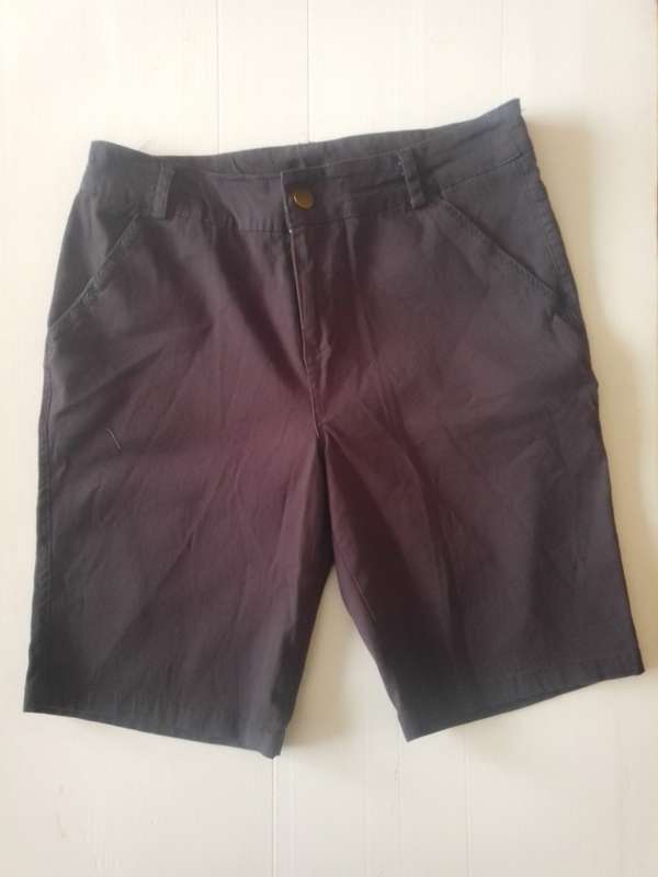 Ladies 3/4 Pants Maxed (Size 34)