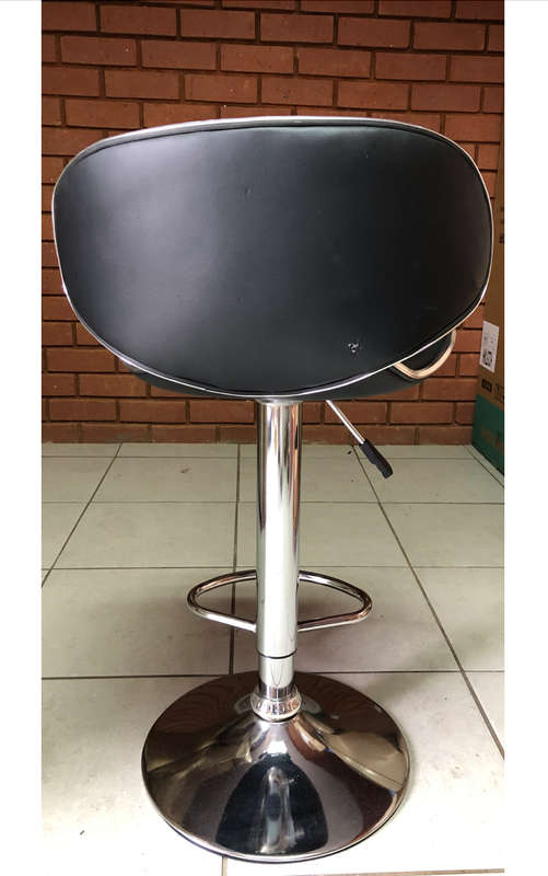 678 Black bar stool