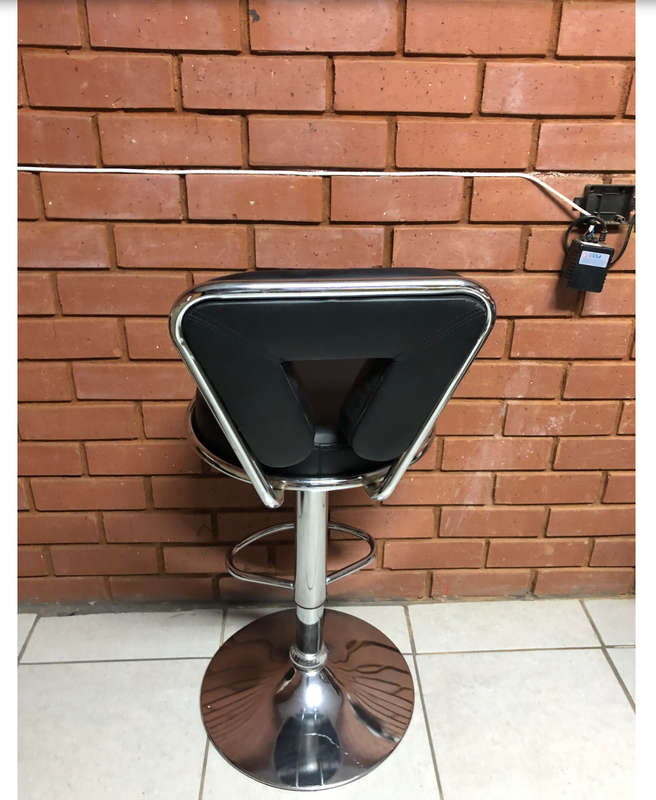 615 bar stool black