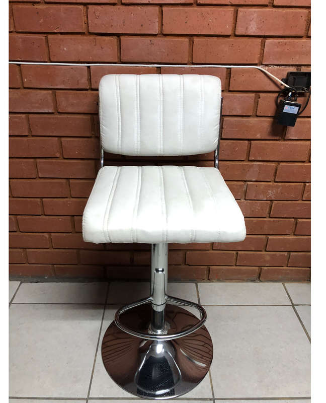 688 Bar Stool Leather white