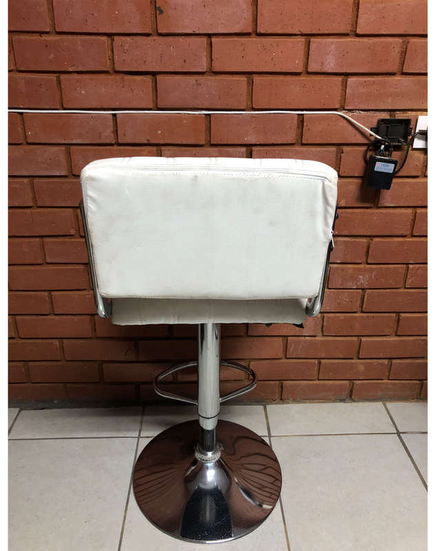 688 Bar Stool Leather white