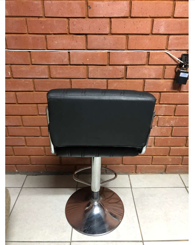 688 Bar Stool Leather black