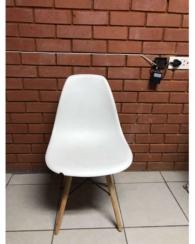 A304 Chair - Emma Wooden Leg White Dining Chair - Secondhand/Demo Unit !!!!!!!1