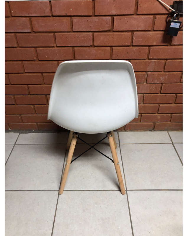 A304 Chair - Emma Wooden Leg White Dining Chair - Secondhand/Demo Unit !!!!!!!1