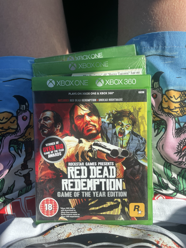 Xbox 1 s very good condition with 6 games 2 are brand new