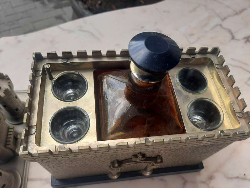 Castle music box en decanter