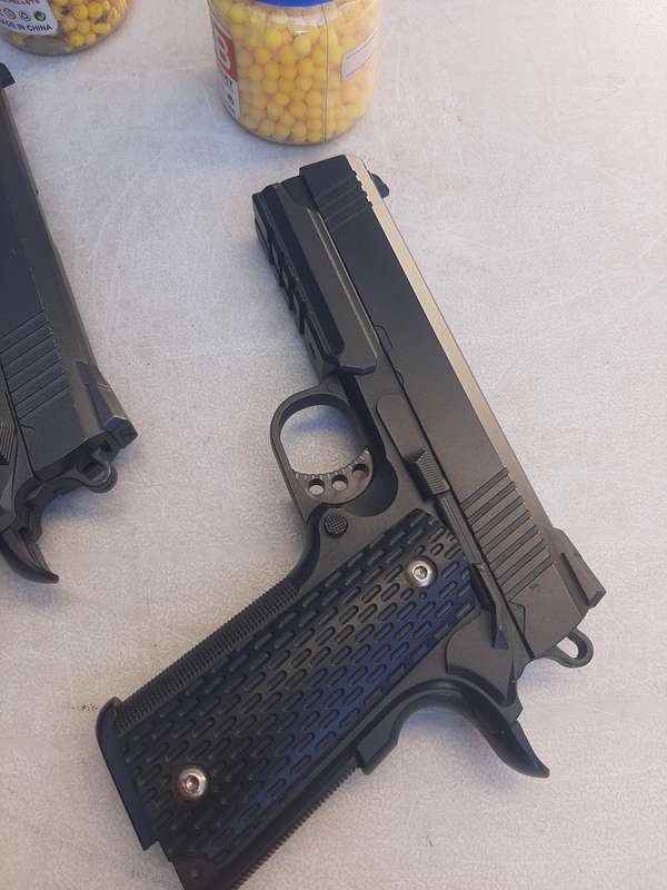 Airsoft toy BB gun