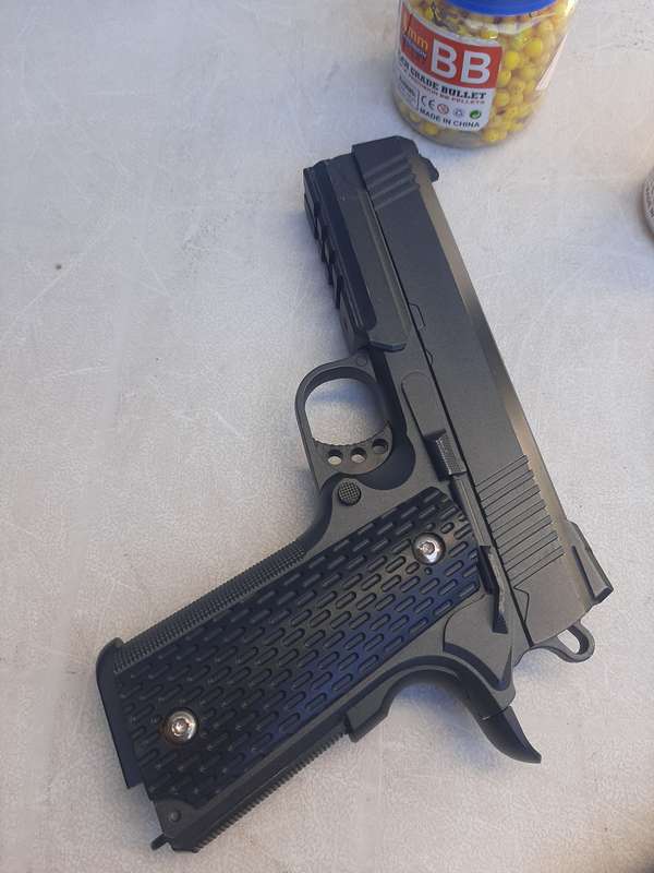 Airsoft toy BB gun
