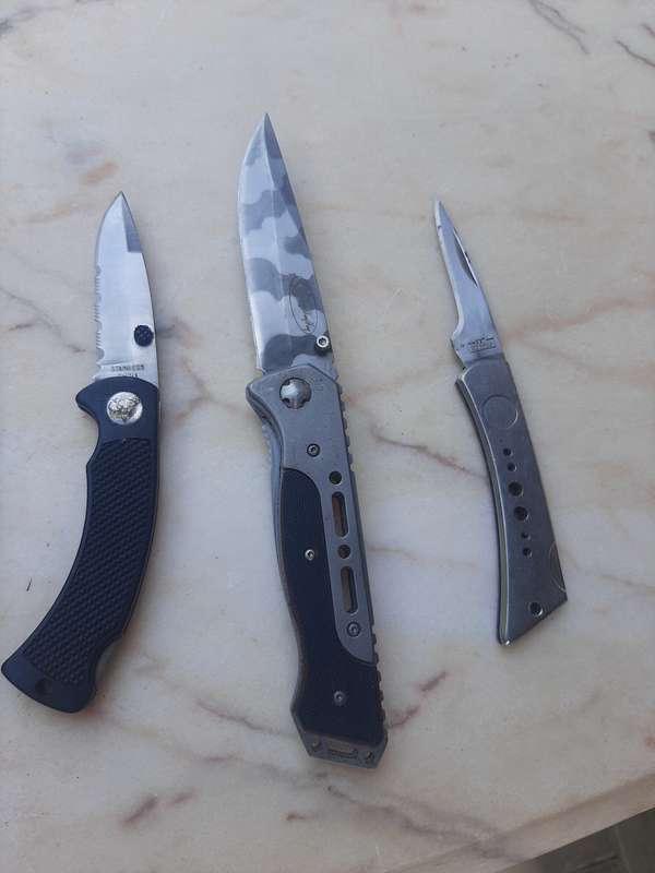 Assorted knives