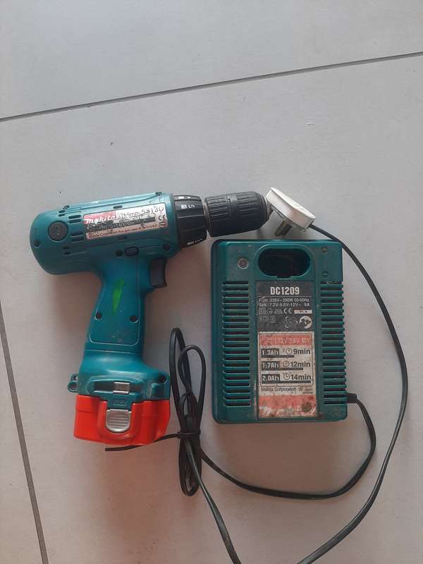 Makita battery dril and charger