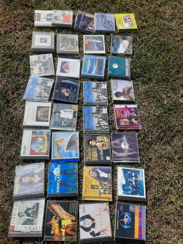 Assorted music cd