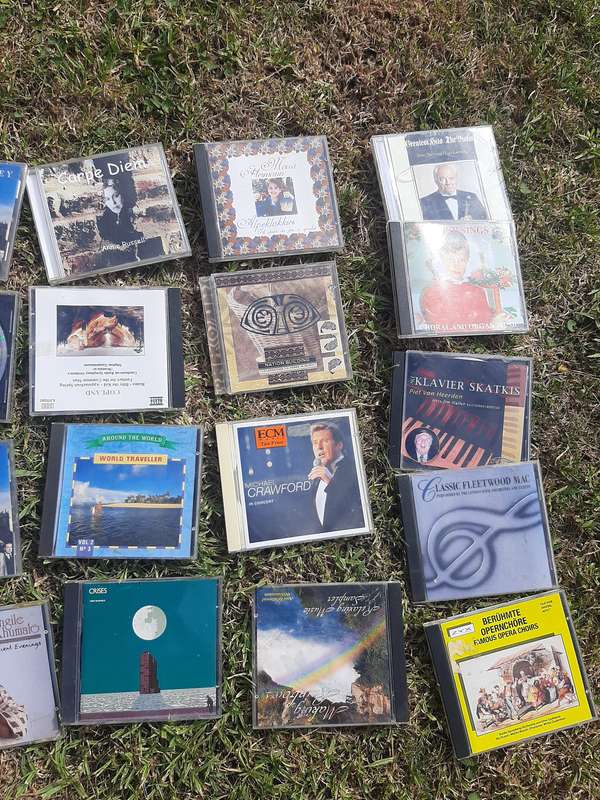Assorted music cd