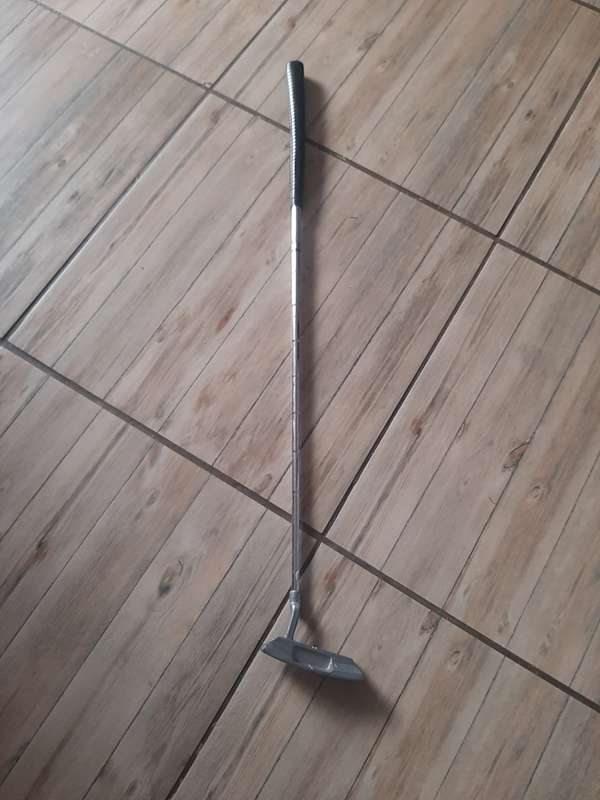 Golf putter