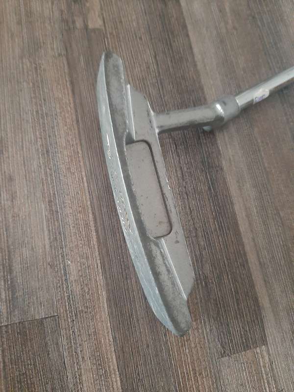 Golf putter