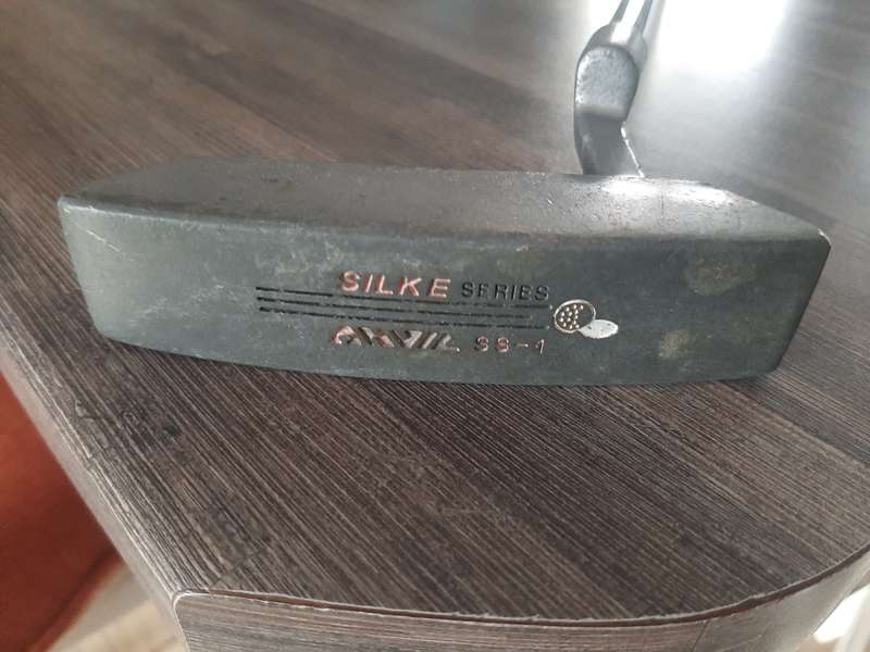 Golf putter