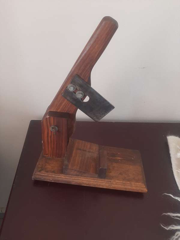 Biltong cutter