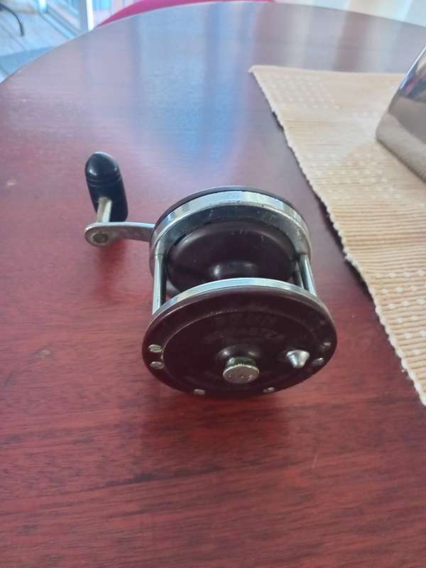 Fishing reel