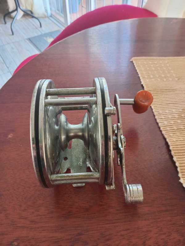 Fishing reel