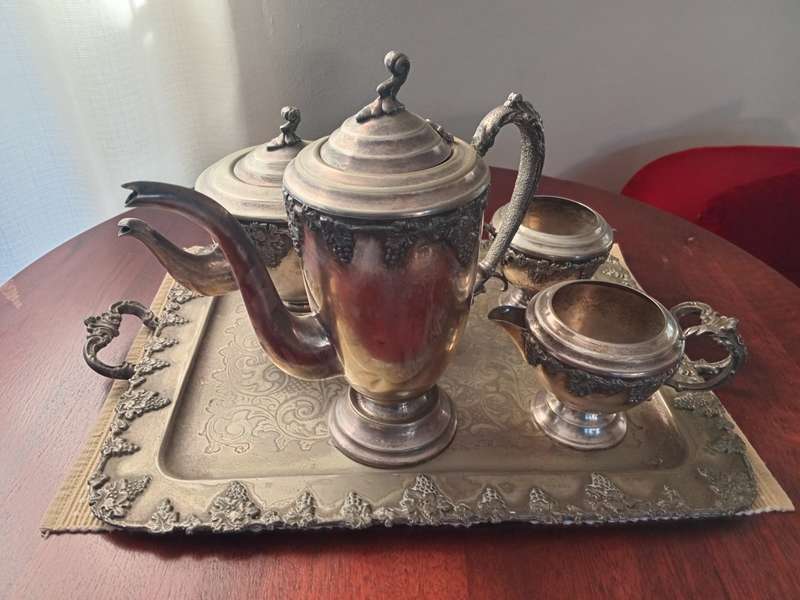 Vintage van Riebeeck tea set