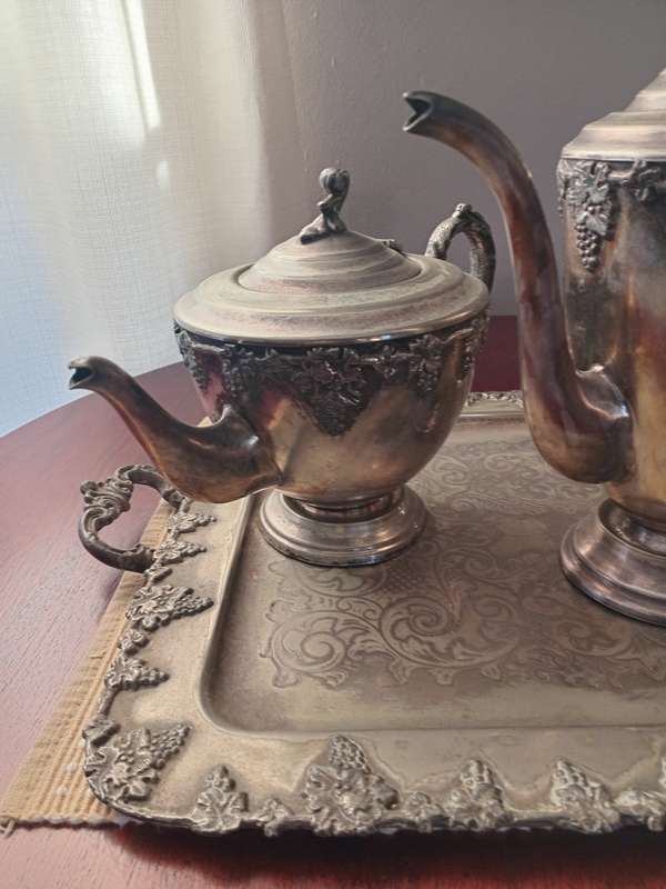 Vintage van Riebeeck tea set