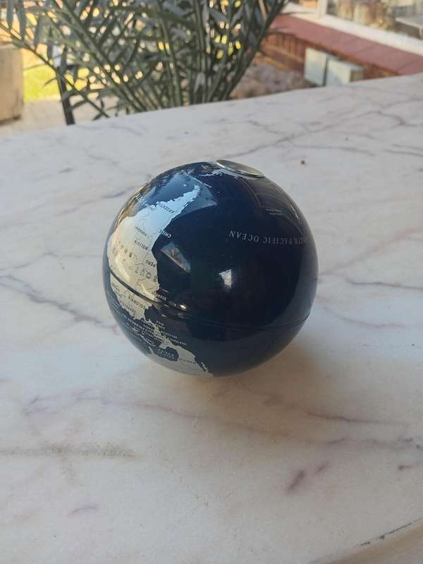 Table top globe