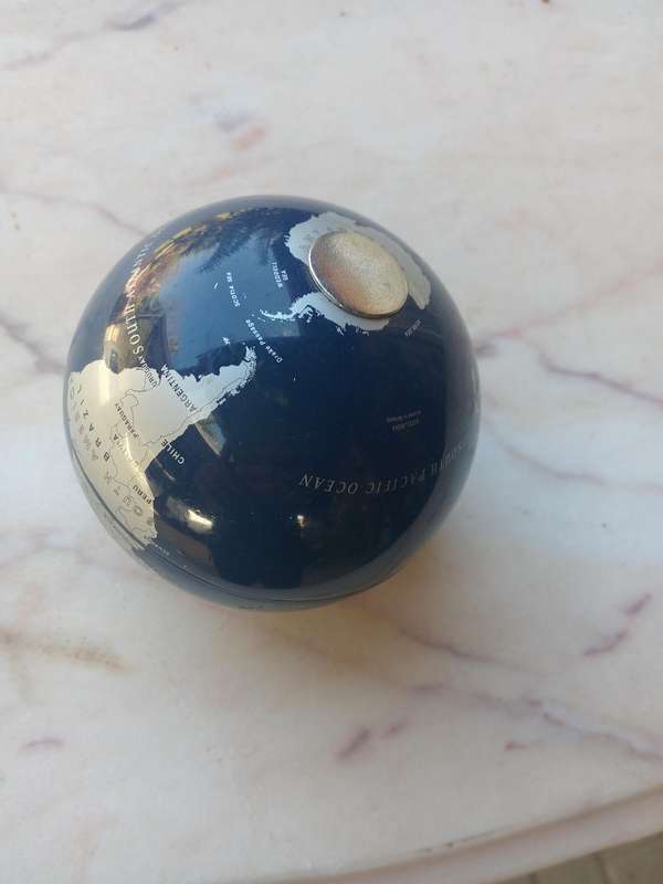 Table top globe