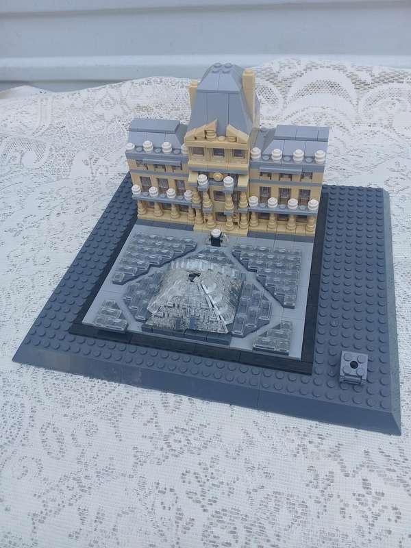 Lego (like) architecture louvre