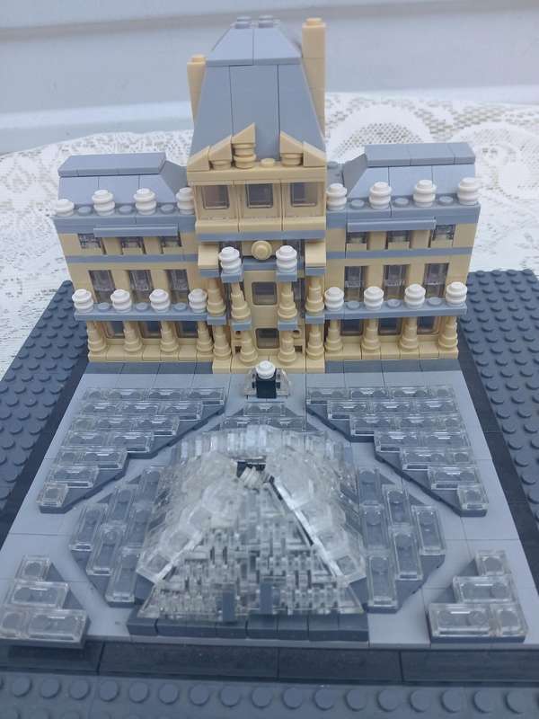 Lego (like) architecture louvre