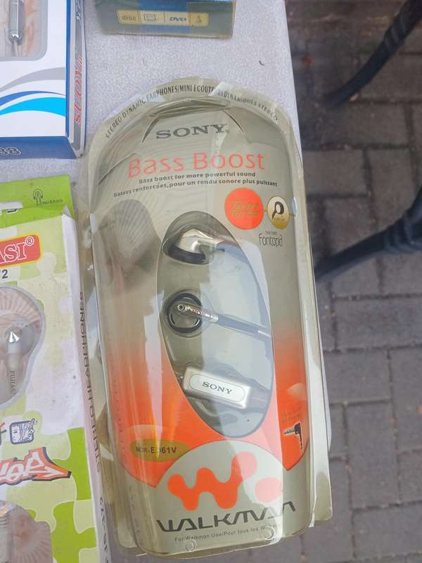 Assorted earphones