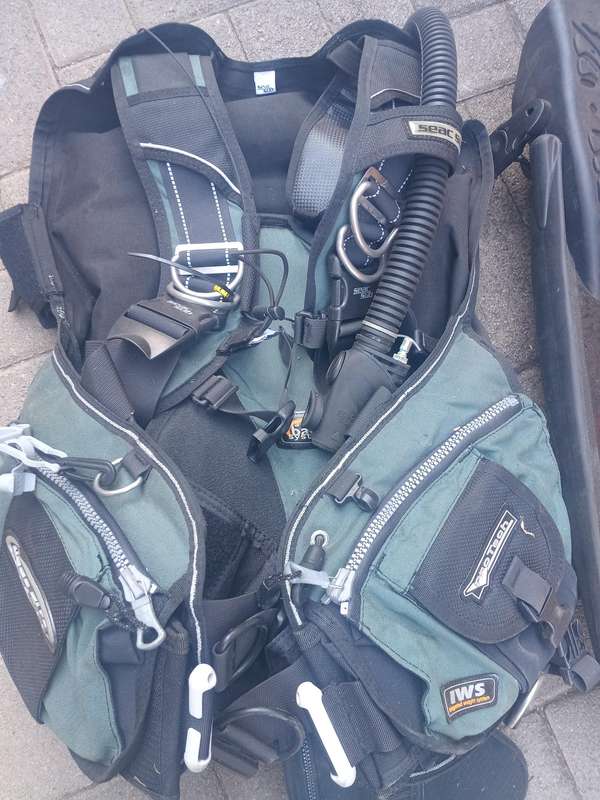 Diving equipment