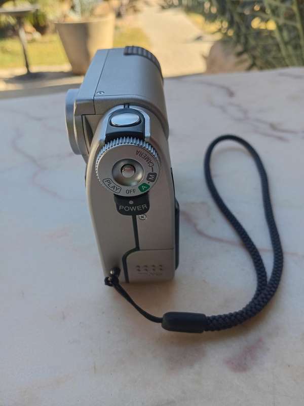 Sony digital still camera DSC-F1