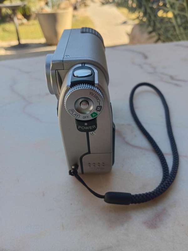 Sony digital still camera DSC-F1