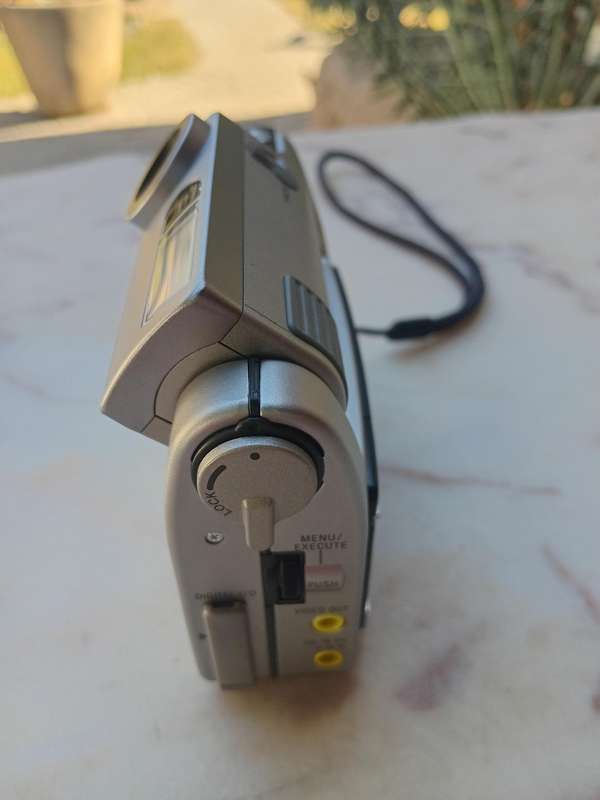 Sony digital still camera DSC-F1
