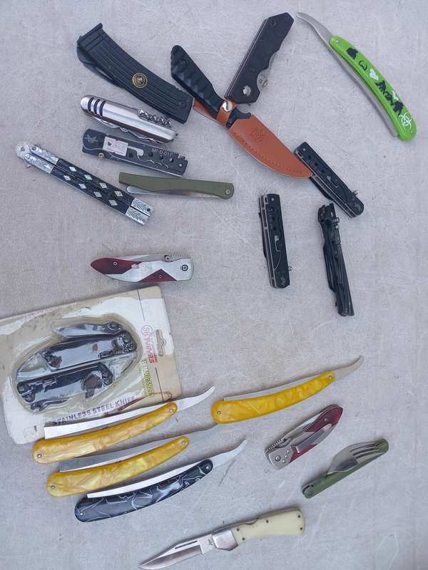 Assorted knifes