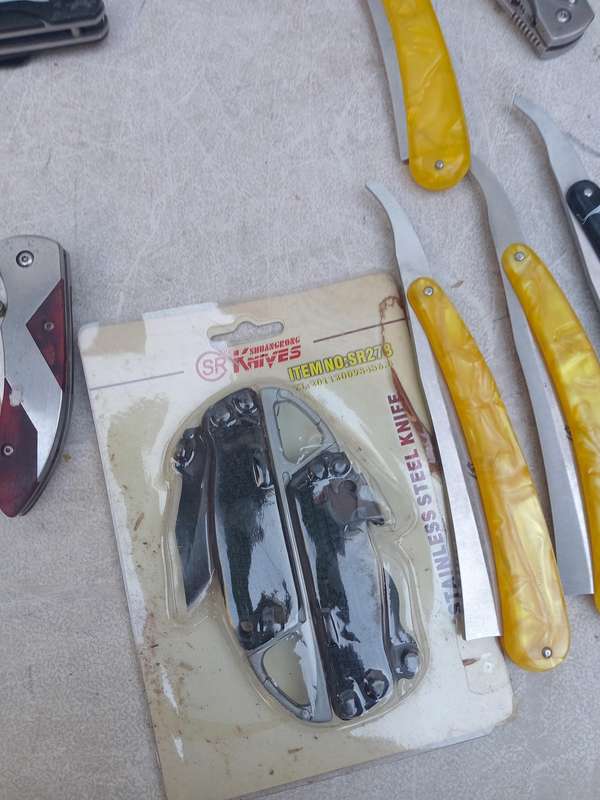 Assorted knifes