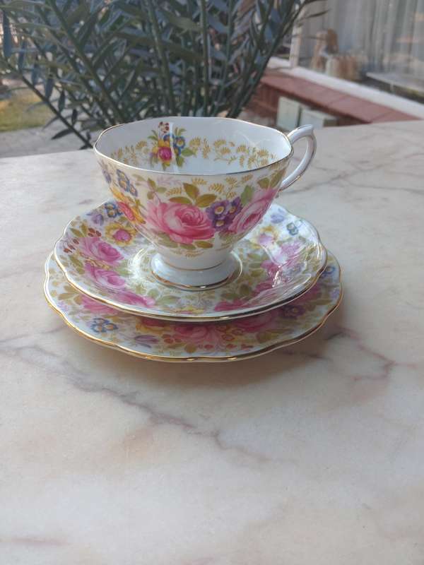 Royal Albert Serena trio
