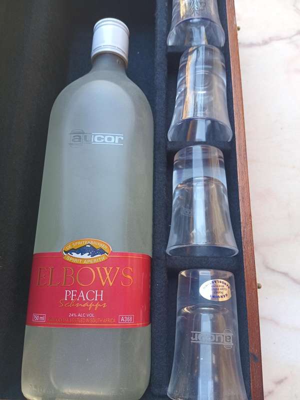 Collectable display box elbows peach schnapps