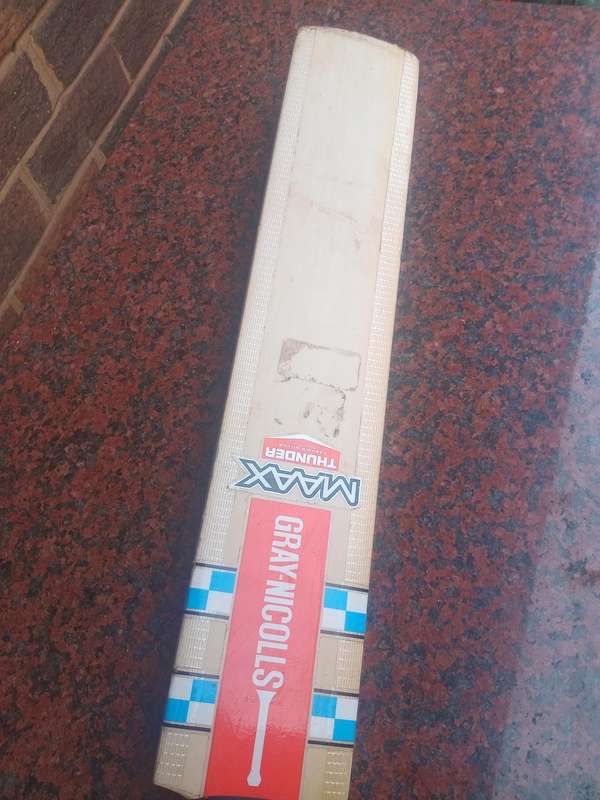 Gray -nicolls maax crieket bat