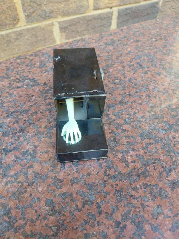 Vintage fingers 1960 tin toy