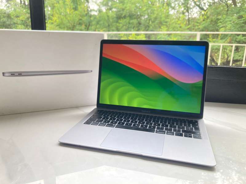 2020 Apple Macbook Air M1 Chip 8GB RAM unified Memory 256GB SSD Storage Space Grey