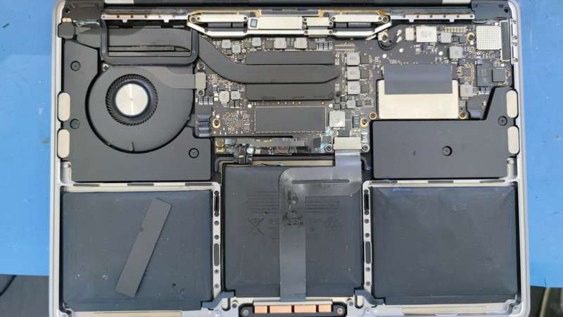 Apple MacBook Pro/Air  Battery Replacement Service