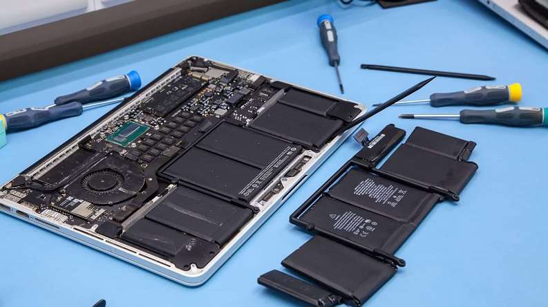 Apple MacBook Pro/Air  Battery Replacement Service