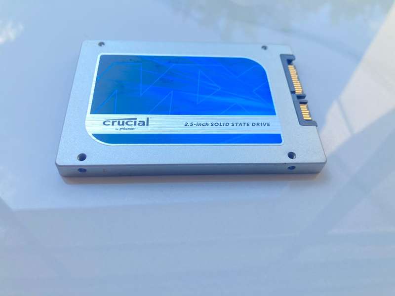 Crucial CT512MX100SSD1 MX100 512GB 2.5" SATA III 6GB/s Solid State Drive