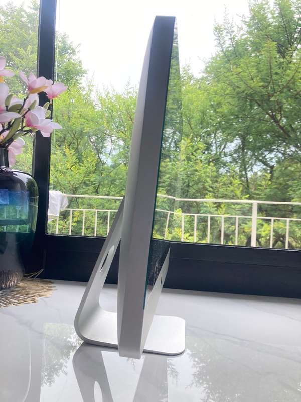 Apple iMac 21.5" (Mid 2011) - Core i5, 8GB RAM, 1TB