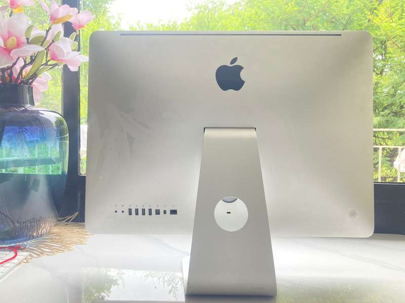Apple iMac 21.5" (Mid 2011) - Core i5, 8GB RAM, 1TB