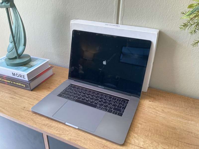 Apple MacBook pro 15-inch Retina Display Touch Bar 2017 Model Quad core i7 16GB Ram 256GB ssd